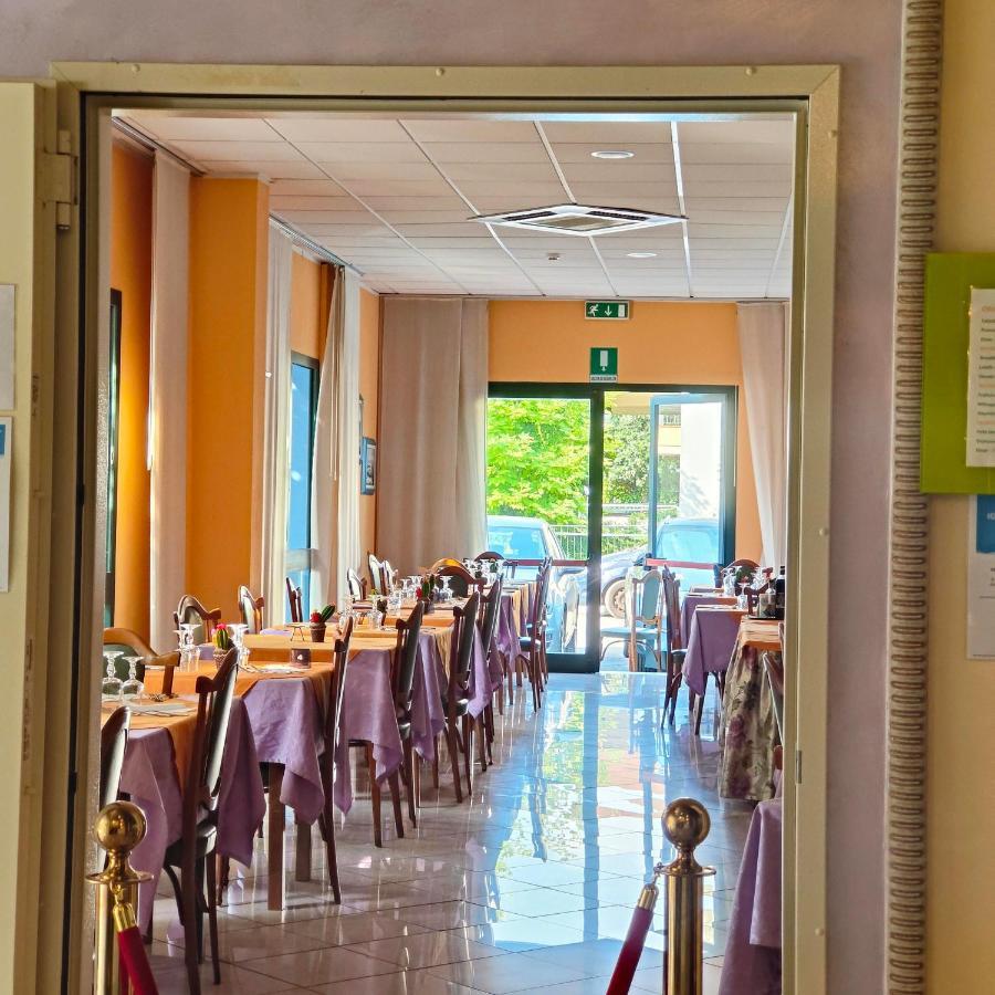 Hotel Marittimo Rimini Buitenkant foto