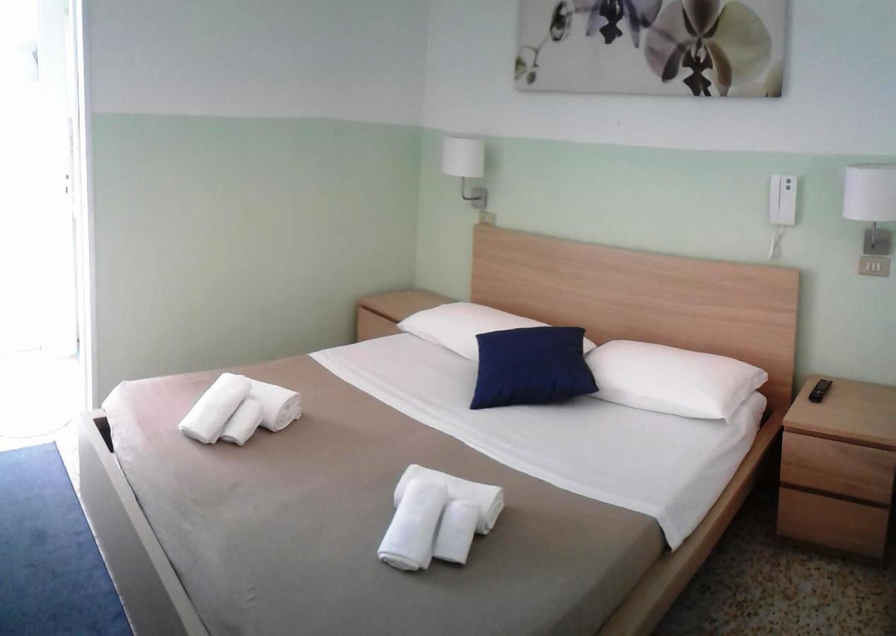 Hotel Marittimo Rimini Buitenkant foto