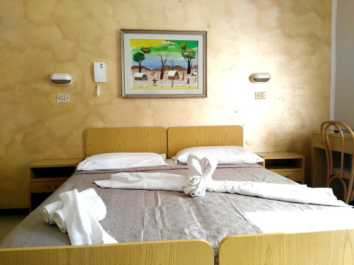 Hotel Marittimo Rimini Buitenkant foto