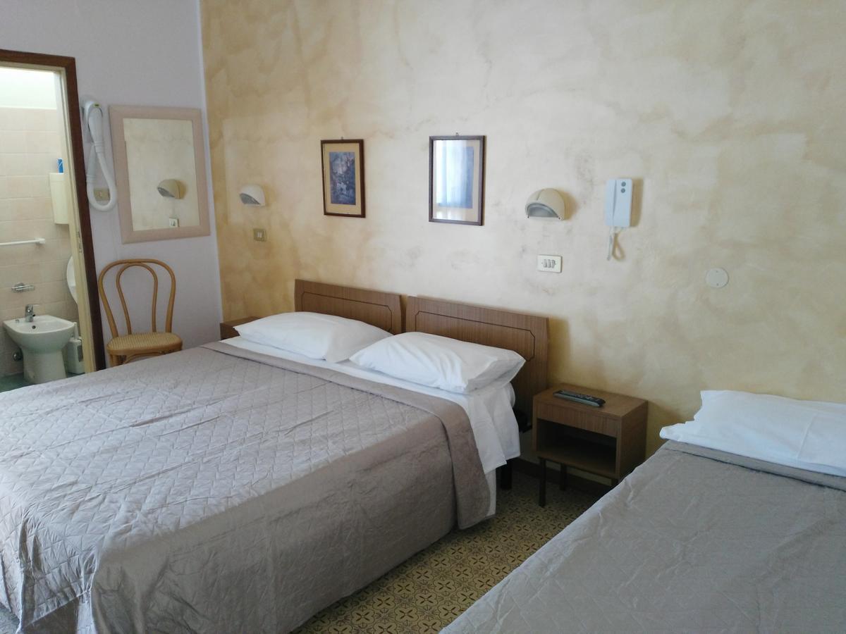 Hotel Marittimo Rimini Buitenkant foto