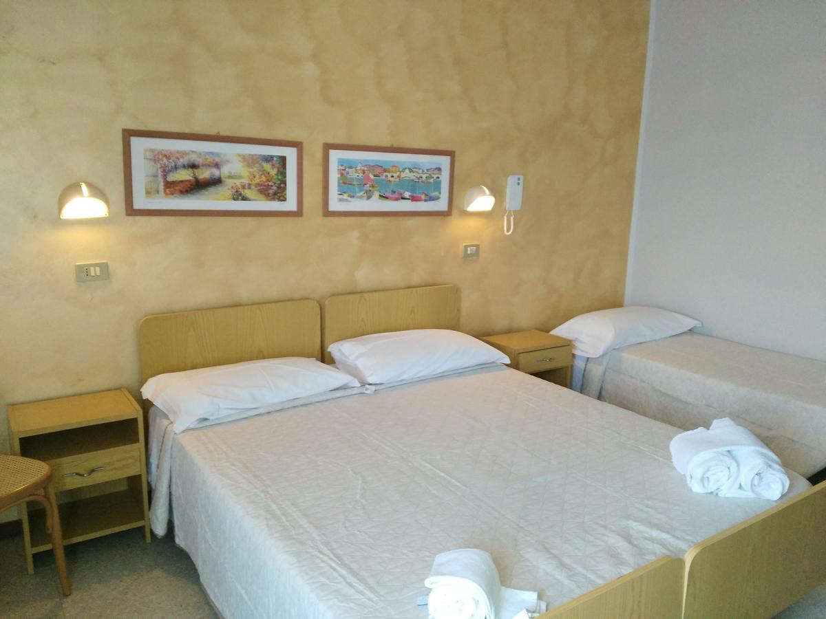 Hotel Marittimo Rimini Buitenkant foto