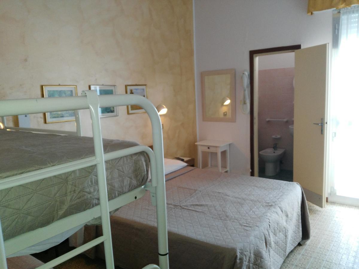 Hotel Marittimo Rimini Buitenkant foto