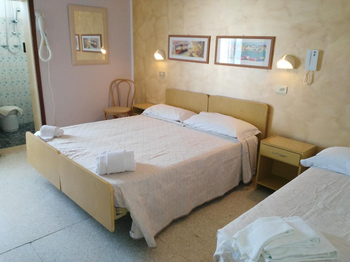 Hotel Marittimo Rimini Buitenkant foto