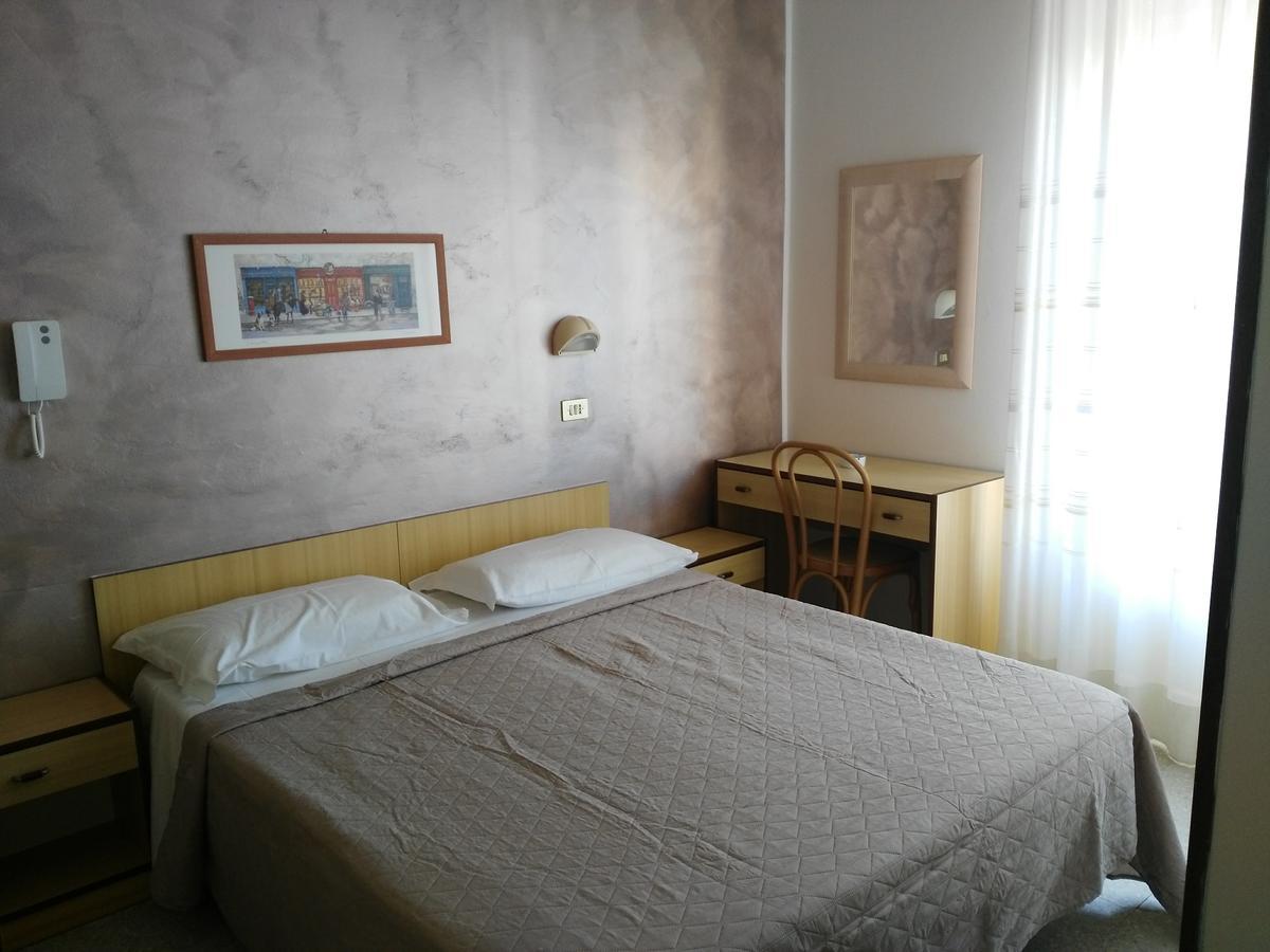 Hotel Marittimo Rimini Buitenkant foto