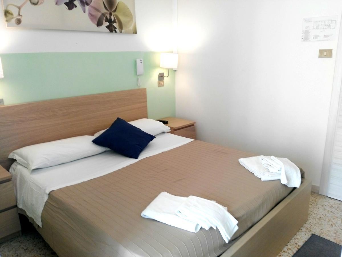 Hotel Marittimo Rimini Buitenkant foto