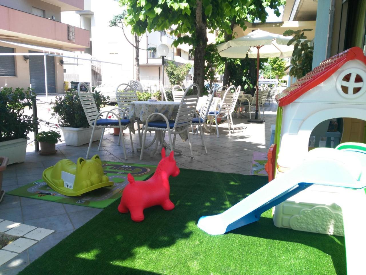 Hotel Marittimo Rimini Buitenkant foto
