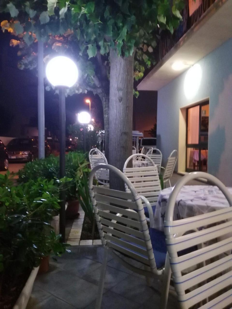 Hotel Marittimo Rimini Buitenkant foto