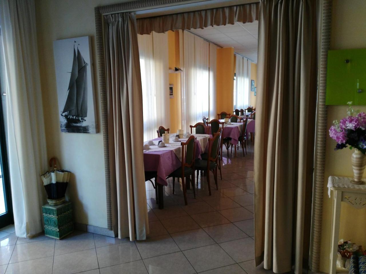 Hotel Marittimo Rimini Buitenkant foto