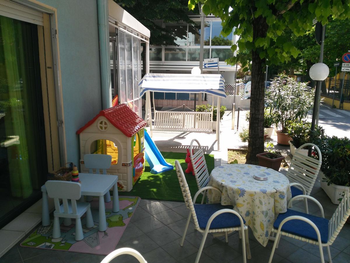 Hotel Marittimo Rimini Buitenkant foto