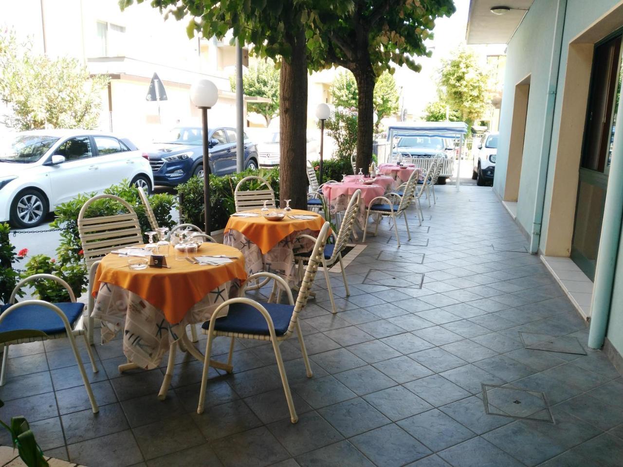 Hotel Marittimo Rimini Buitenkant foto