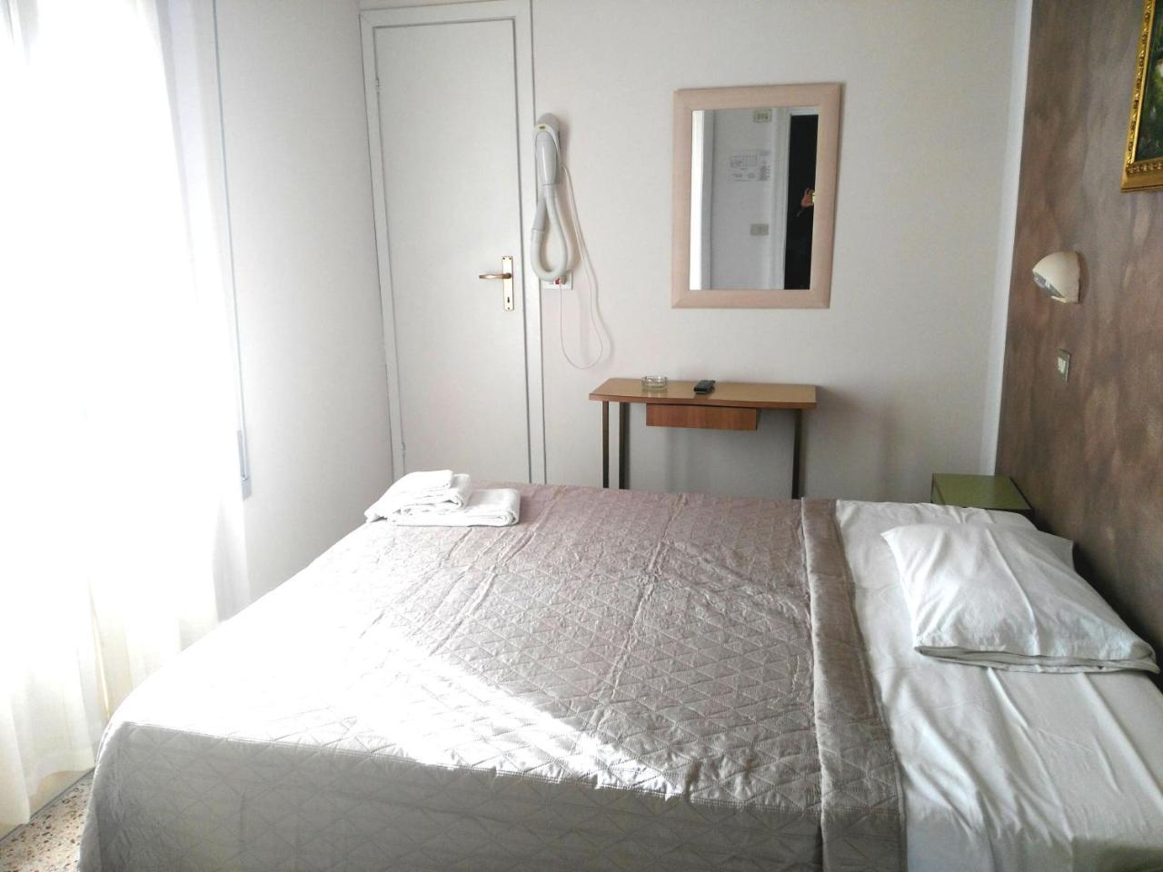 Hotel Marittimo Rimini Buitenkant foto